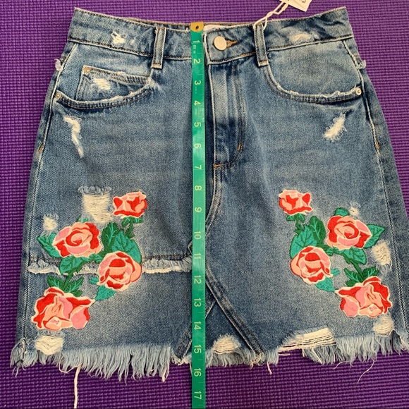 ZARA embroidered denim skirt with pockets NWT Small - Picture 6 of 8